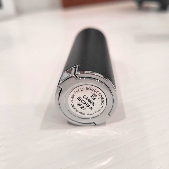 Givenchy Rouge Intense Silk Satin Lipstick N306 Carmin Escarpin & Free Sample - Picture 3 of 12